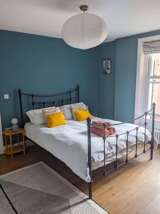 Stylish And Colourful Flat Minutes From The Beach Margate Exterior foto