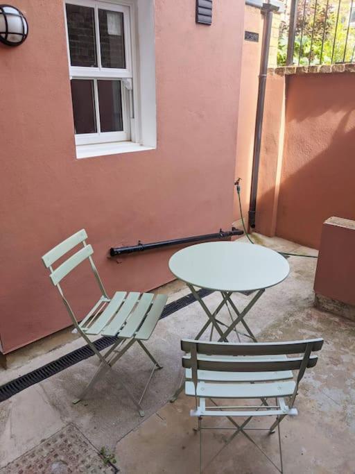 Stylish And Colourful Flat Minutes From The Beach Margate Exterior foto