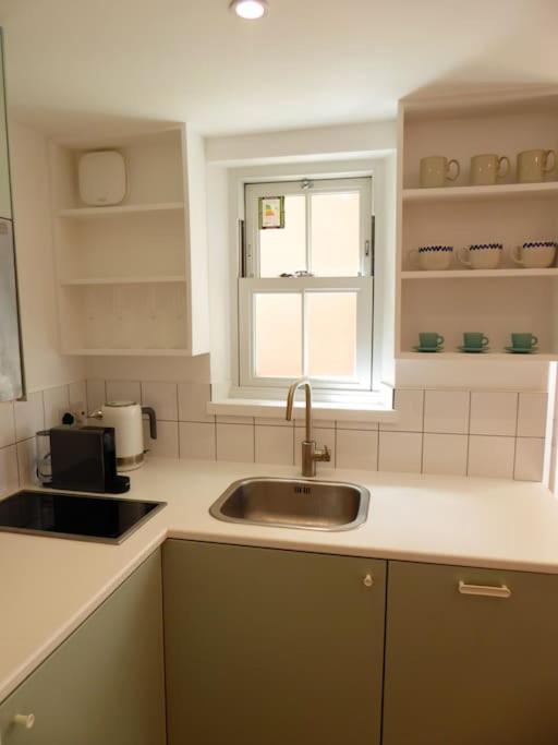 Stylish And Colourful Flat Minutes From The Beach Margate Exterior foto